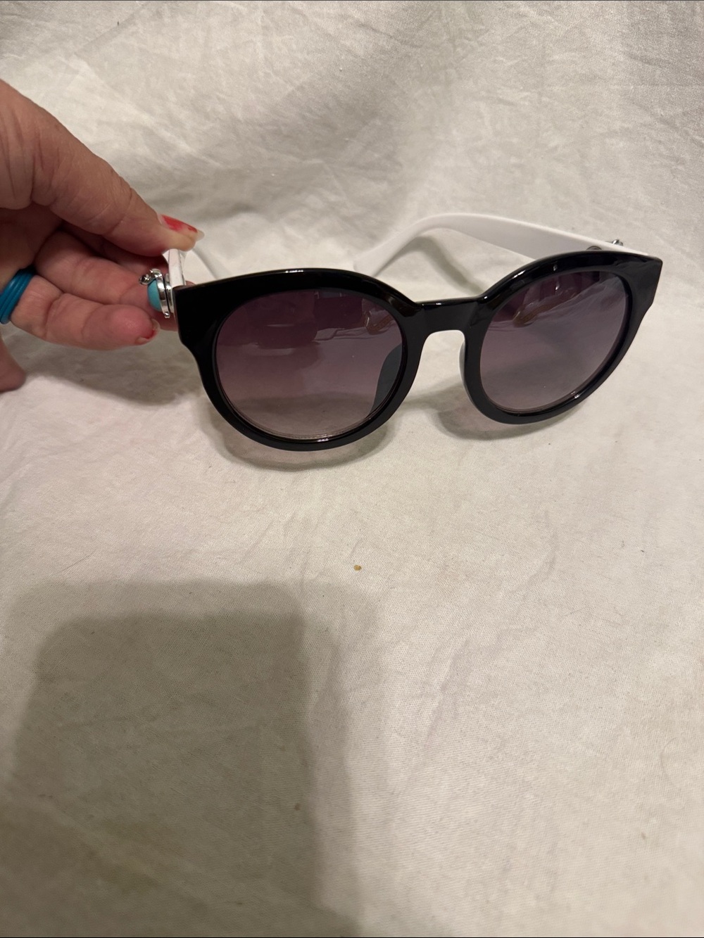 Black and White Round Frame Sunglasses for Women